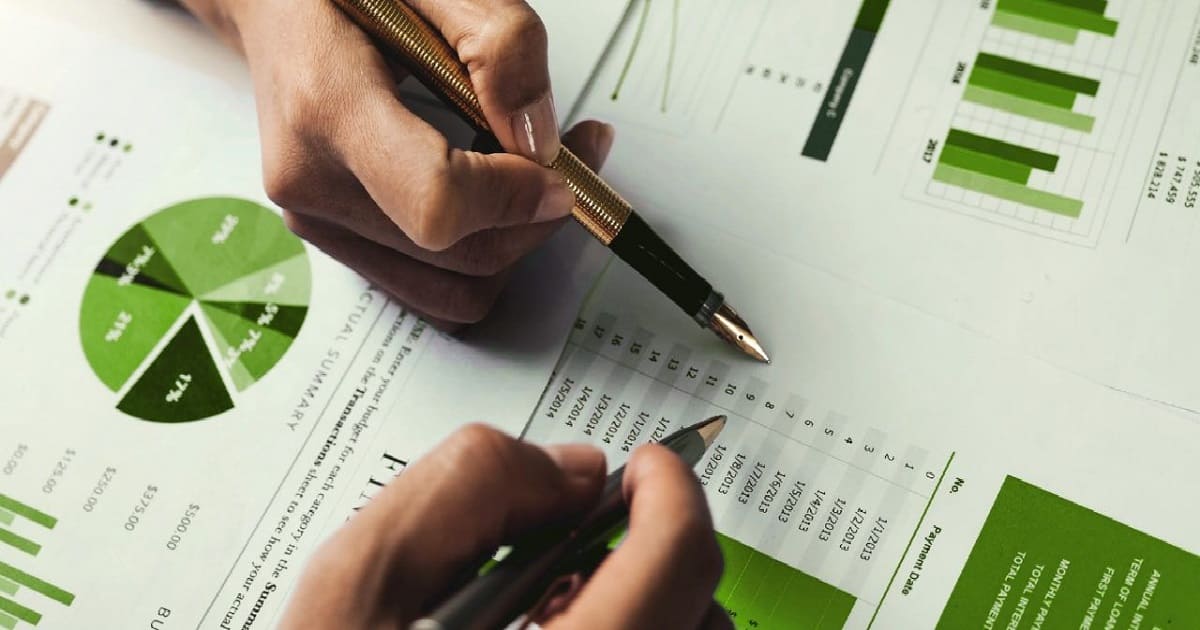 سئو رقابتی: چگونه از رقبای دندانپزشکی خود در شیراز پیشی بگیریم؟