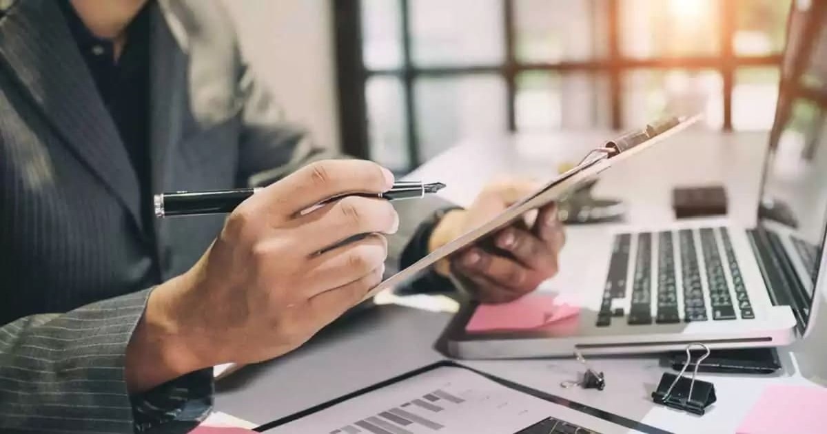استفاده از گزارش‌ها و آنالیز داده‌ها برای بهبود مستمر
